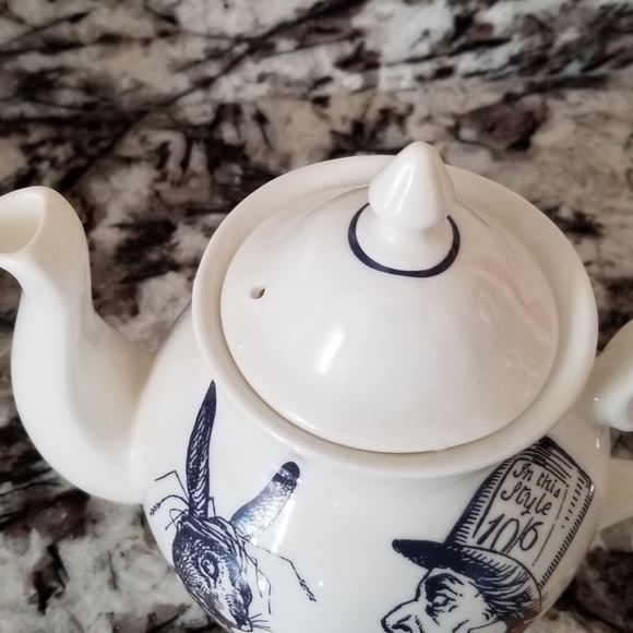 Alice in wonderland teapot - Picture 7 of 8